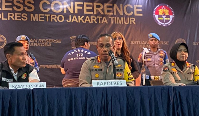 polisi akan tes kejiwaan anak bos toko roti penganiaya pegawainya 82040