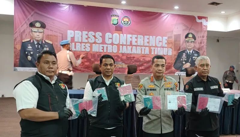 polisi amankan pasutri yang menjadi penyalur pmi ilegal ke timur tengah 61192