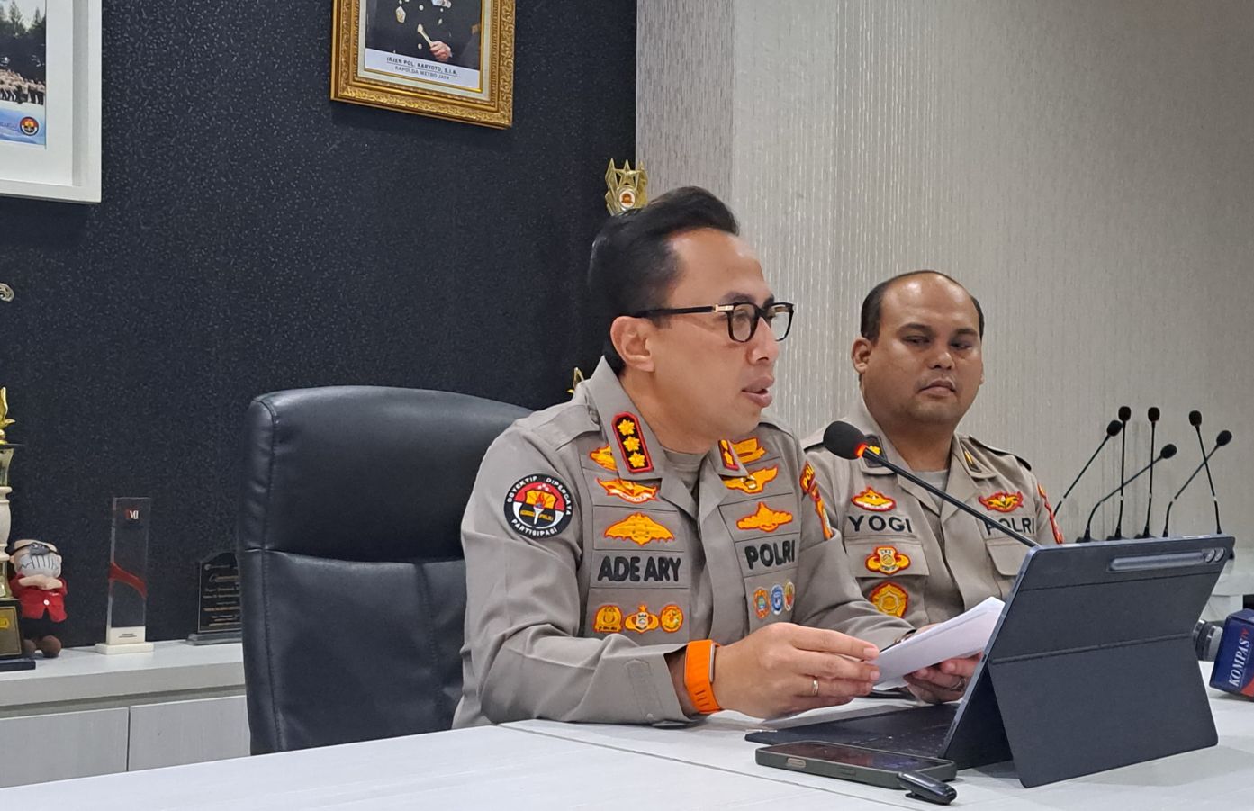 polisi beberkan rekaman cctv mobil hendrawan jalan tanpa ban lengkap 83297