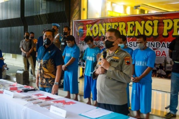 polisi bekuk komplotan spesialis pembobol brangkas kantor korban dengan kerugian rp 12 miliar 17518