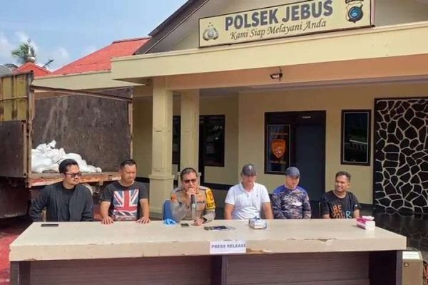 polisi berhasil amankan 273 karung timah selundupan di bangka barat 71443