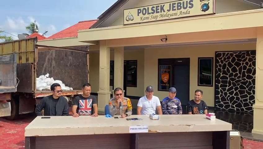 polisi berhasil amankan 273 karung timah selundupan di bangka barat 71443