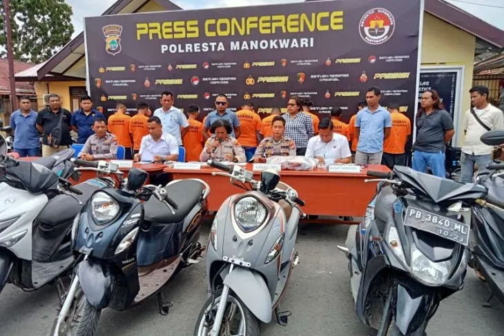 polisi berhasil bekuk 7 tersangka pelaku curanmor di manokwari 59228
