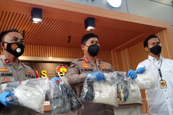 polisi berhasil bongkar kasus peredaran narkoba sebanyak 5kg sabu 17644