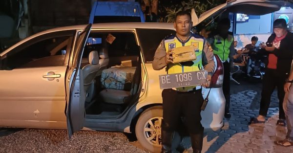 polisi berhasil gagalkan penyeludupan 200 kg ganja ke lampung 49676