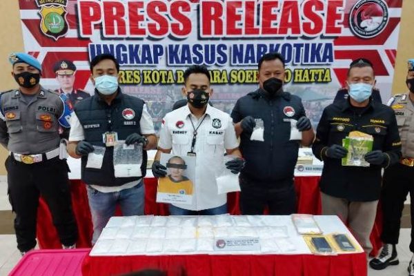 polisi berhasil gagalkan penyeludupan narkoba jenis sabu seberat 32 kg di tanggerang 16519