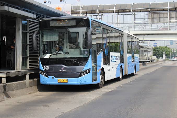 polisi berhasil mediasi insiden transjakarta dan sedan di jakut 64848