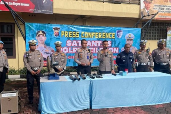 polisi berhasil musnahkan sebanyak 350 knalpot tidak sesuai standar di cilegon 84611