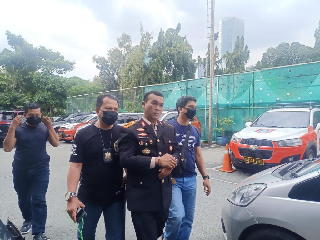 polisi berhasil ringkus polisi gadungan berpangkat komjen yang tipu perempuan rp 1 miliar 21215
