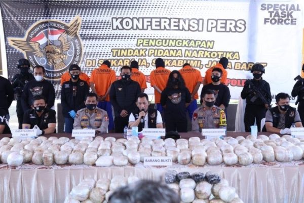 polisi berhasil ungkap peredaran sabu seberat 40238 kg 34539