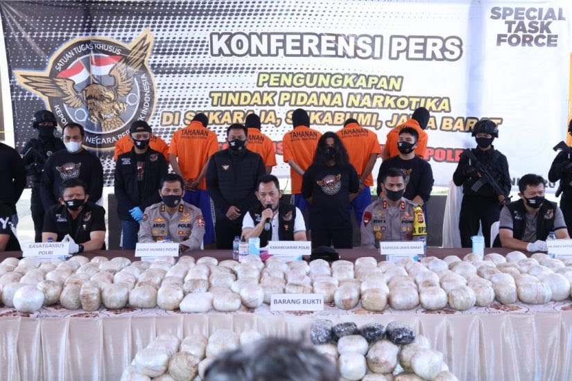 polisi berhasil ungkap peredaran sabu seberat 40238 kg 34539