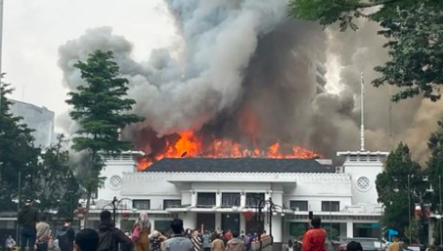 polisi dalami penyebab kebakaran di balai kota bandung 51261