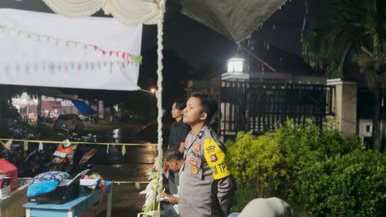 polisi di gorontalo bripda yusran tetap jaga tps walaupun kena musibah rumahnya kebakaran 70352