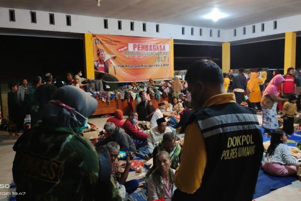 polisi dirikan posko kesehatan bantu korban erupsi gunung semeru 25275