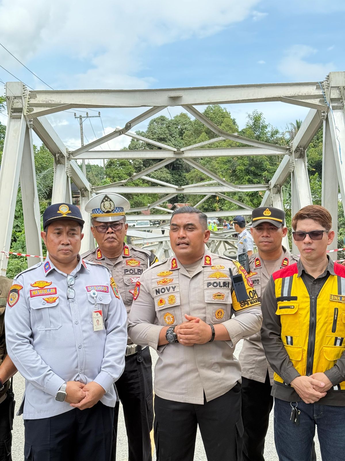 polisi dua orang luka dari peristiwa kecelakaan di jembatan busui 83077