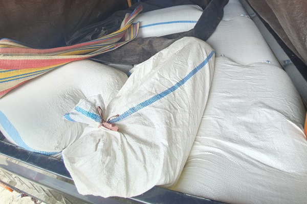 polisi gagalkan peredaran 925 liter cap tikus asal minsel 28837
