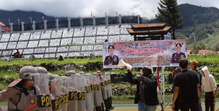 polisi gelar simulasi sispamkota di puncak jaya 64954