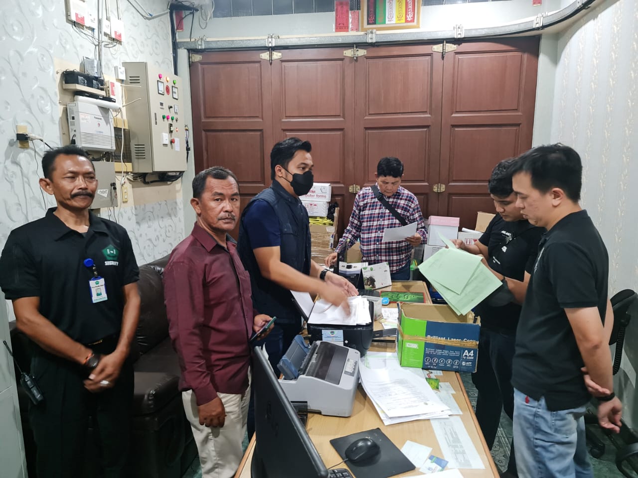polisi geledah beberapa tempat terkait kasus akbp ah 57546