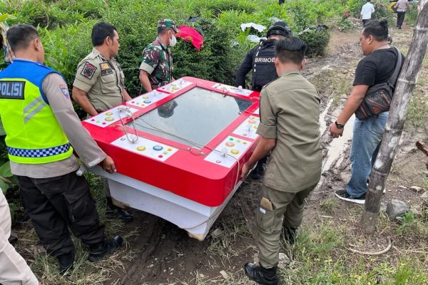 polisi gerebek lokasi judi dan peredaran narkoba di deli serdang 55710
