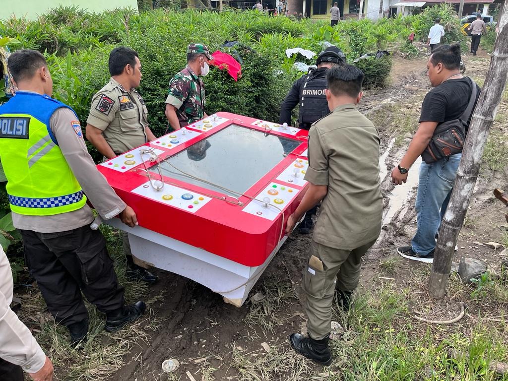 polisi gerebek lokasi judi dan peredaran narkoba di deli serdang 55710