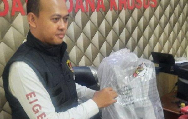 polisi gerebek tempat produksi bahan peledak petasan di situbondo 56362