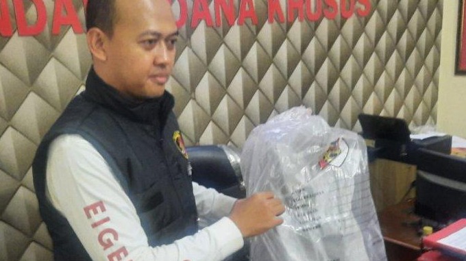 polisi gerebek tempat produksi bahan peledak petasan di situbondo 56362