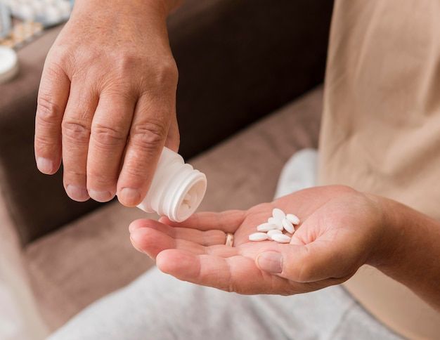 polisi gerebek tiga toko obat terlarang di jaksel 59880