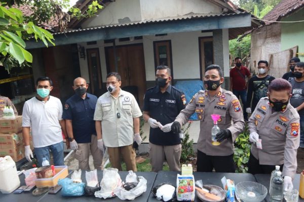 polisi grebek pabrik sabu dengan metode baru 24763