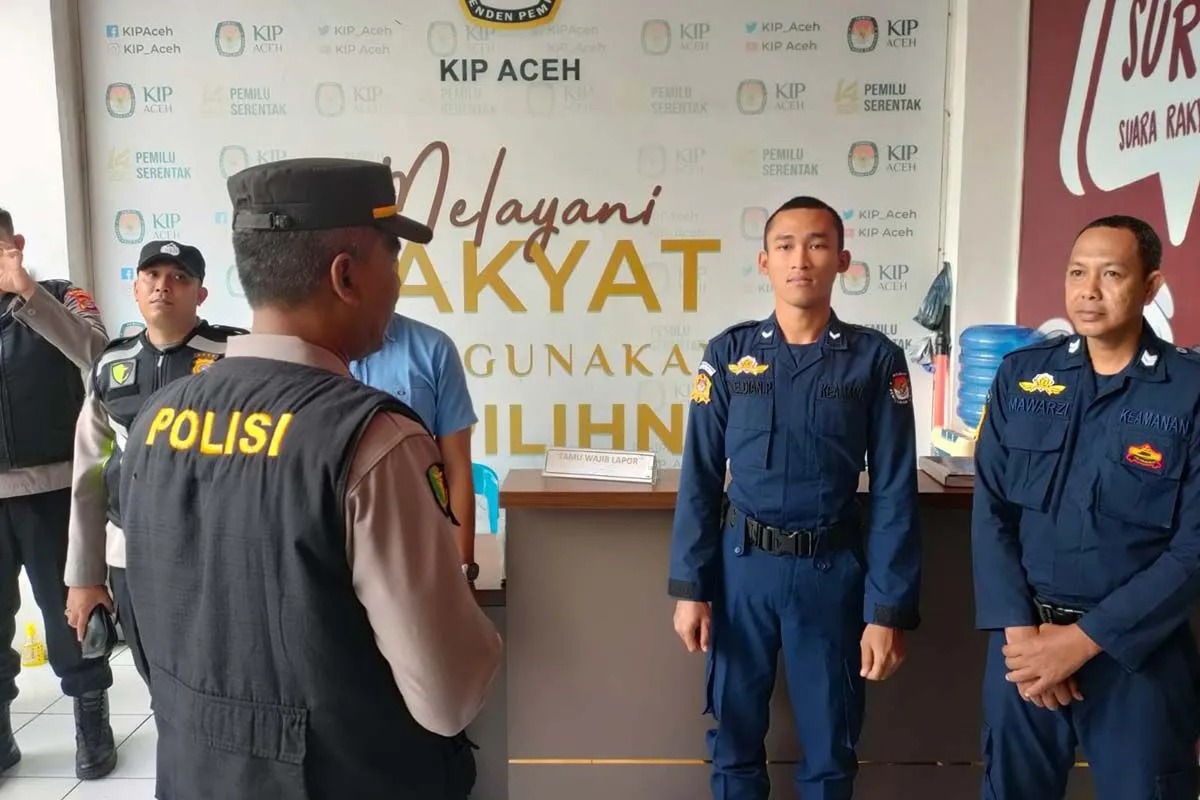 polisi kembali intensifkan patroli ke kantor penyelenggara pemilu 2024 di aceh 67788