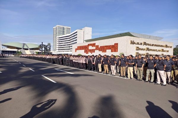 polisi kerahkan 2 678 personel kawal demo di depan gedung dpr 71104