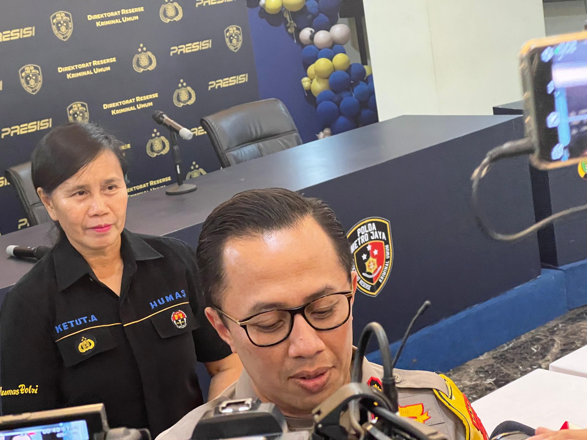 polisi limpahkan barang bukti dan tersangka pembunuhan dante 74914
