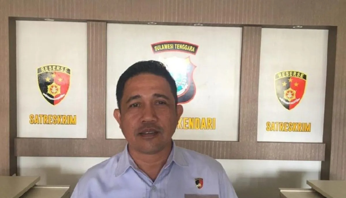 polisi menangkap mantan kepsek karena diduga korupsi rp12 miliar di kendari 65717