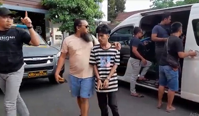 polisi menangkap pelaku pembunuhan pria yang terbungkus karpet di pinggir tol ngawi 60649