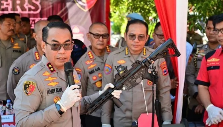 polisi menjerat tersangka sejumlah kepemilikan senpi ilegal dan amunisi di kalsel 59320