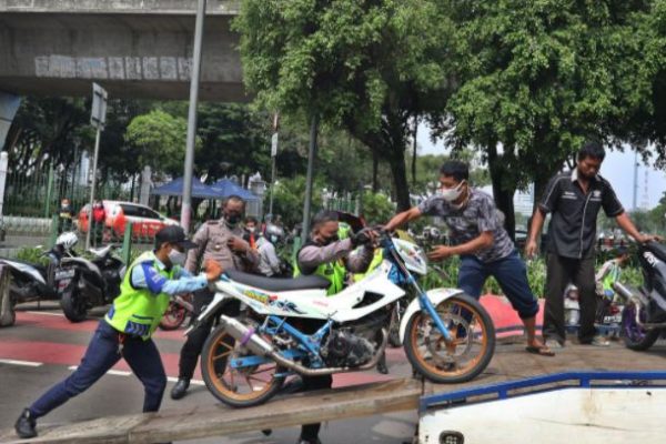 polisi razia knalpot bising di monas dan sudirman 19856