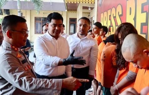 polisi ringkus 4 pelaku hipnotis di pekanbaru kerugian capai rp 2 miliar 65569