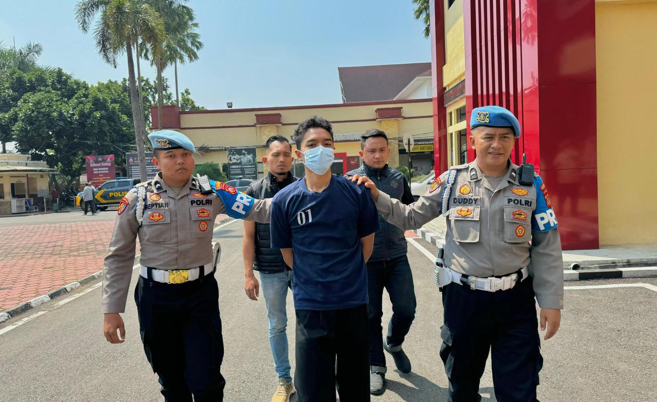 polisi ringkus pria di bandung viral terima orderan makanan sambil telanjang 77042