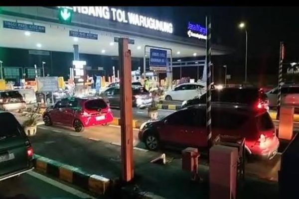 polisi sebanyak 112 ribu kendaraan tinggalkan surabaya via gate warugunung hingga h 2 idul fitri 2024 72381