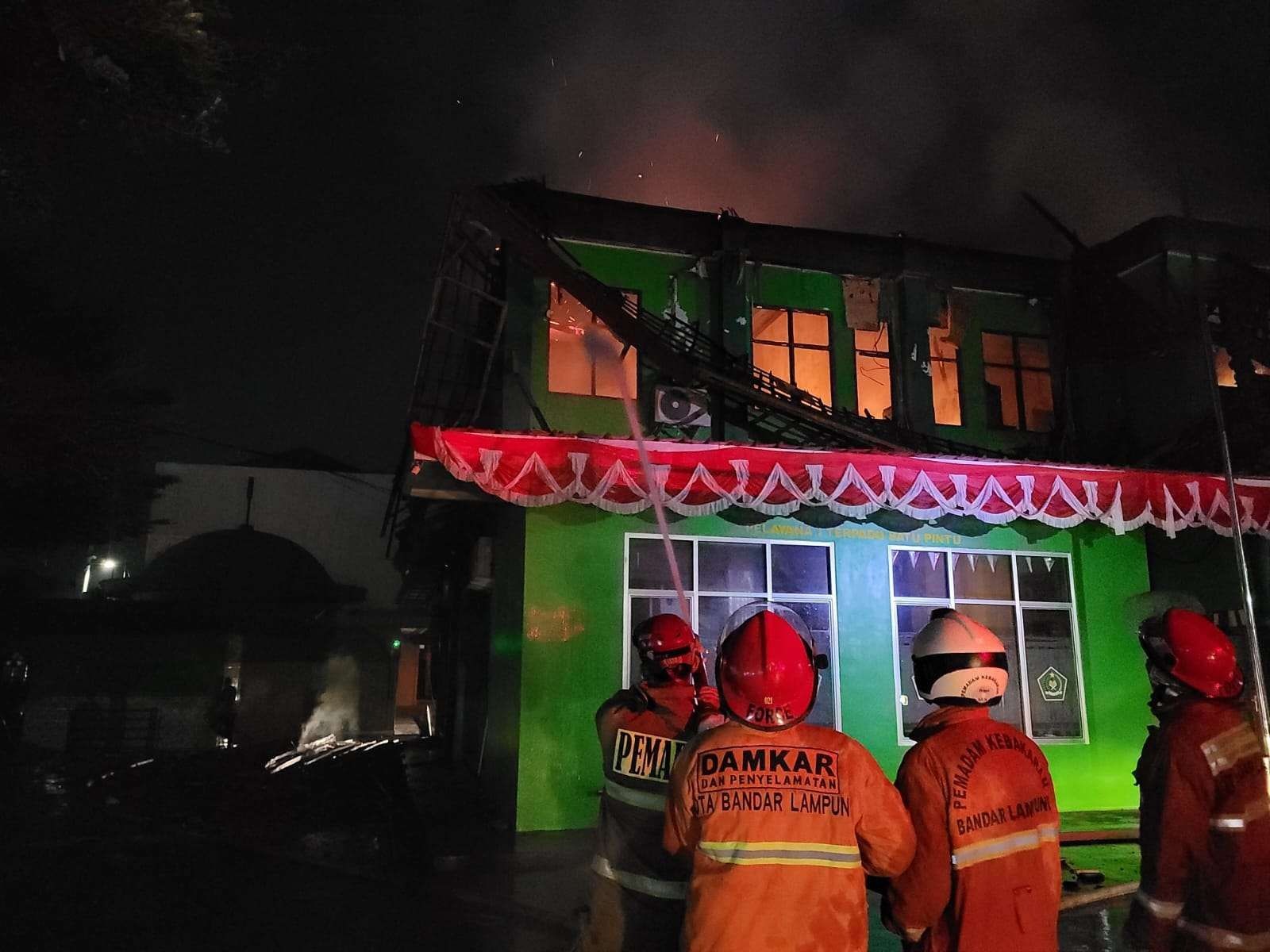 polisi selidiki penyebab terjadinya kebakaran kantor kemenag bandarlampung 77792