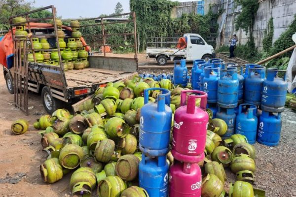 polisi tangkap 5 pelaku penyelewengan isi tabung gas subsidi 15671