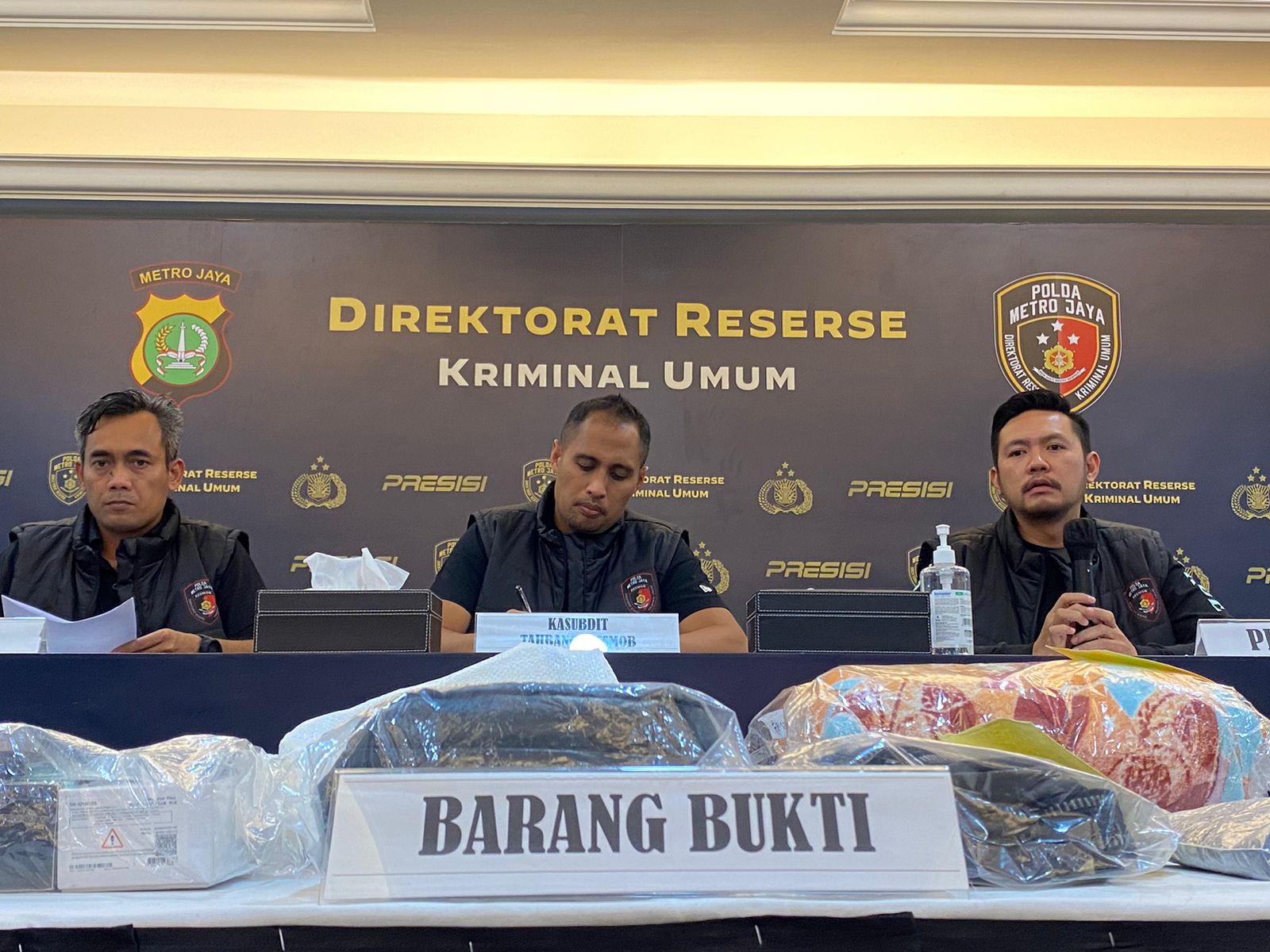 polisi tangkap kakak adik pembunuh wanita dalam karung di tol cilincing 58914