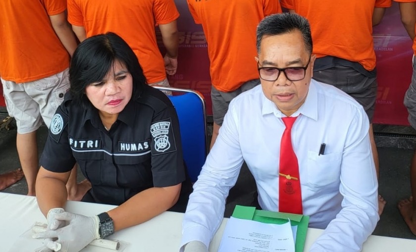 polisi tangkap pelaku pelemparan batu di depok diduga alami gangguan jiwa 61529