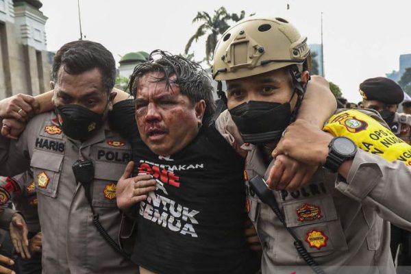 polisi tetapkan enam tersangka pengeroyokan terhadap ade armando 45905