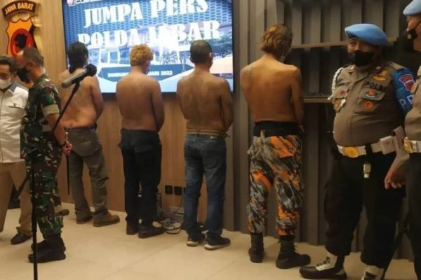 polisi tetapkan ketua umum gmbi sebagai tersangka buntut demo ricuh di polda jabar 17657