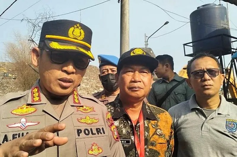 polisi tinjau langsung kondisi tpa di cipayung yang sebabkan angkutan sampah terhambat 60952