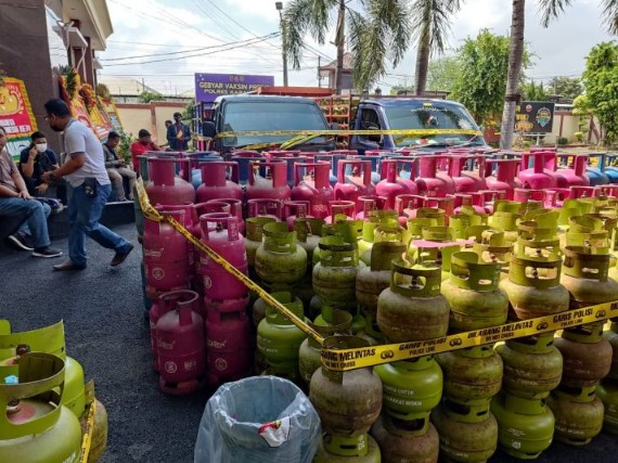 polisi ungkap 39 000 tabung gas bersubsidi dioplos ke tabung 12 kg kerugian negara capai rp12 miliar 49674