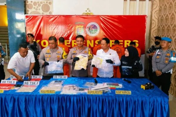 polres bandarlampung tangkap 5 tersangka peredaran narkoba 70426