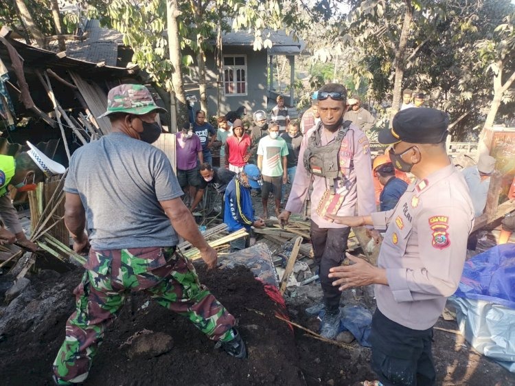 polres flotim bergerak cepat bantu korban erupsi gunung lewotobi 80532