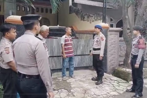 polres indramayu lakukan patroli pengamanan rumah kosong yang ditinggal pemudik 72452