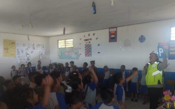 polres jayawijaya laksanakan sosialisasi aturan tertib berlalu lintas kepada anak sekolah dasar 69427